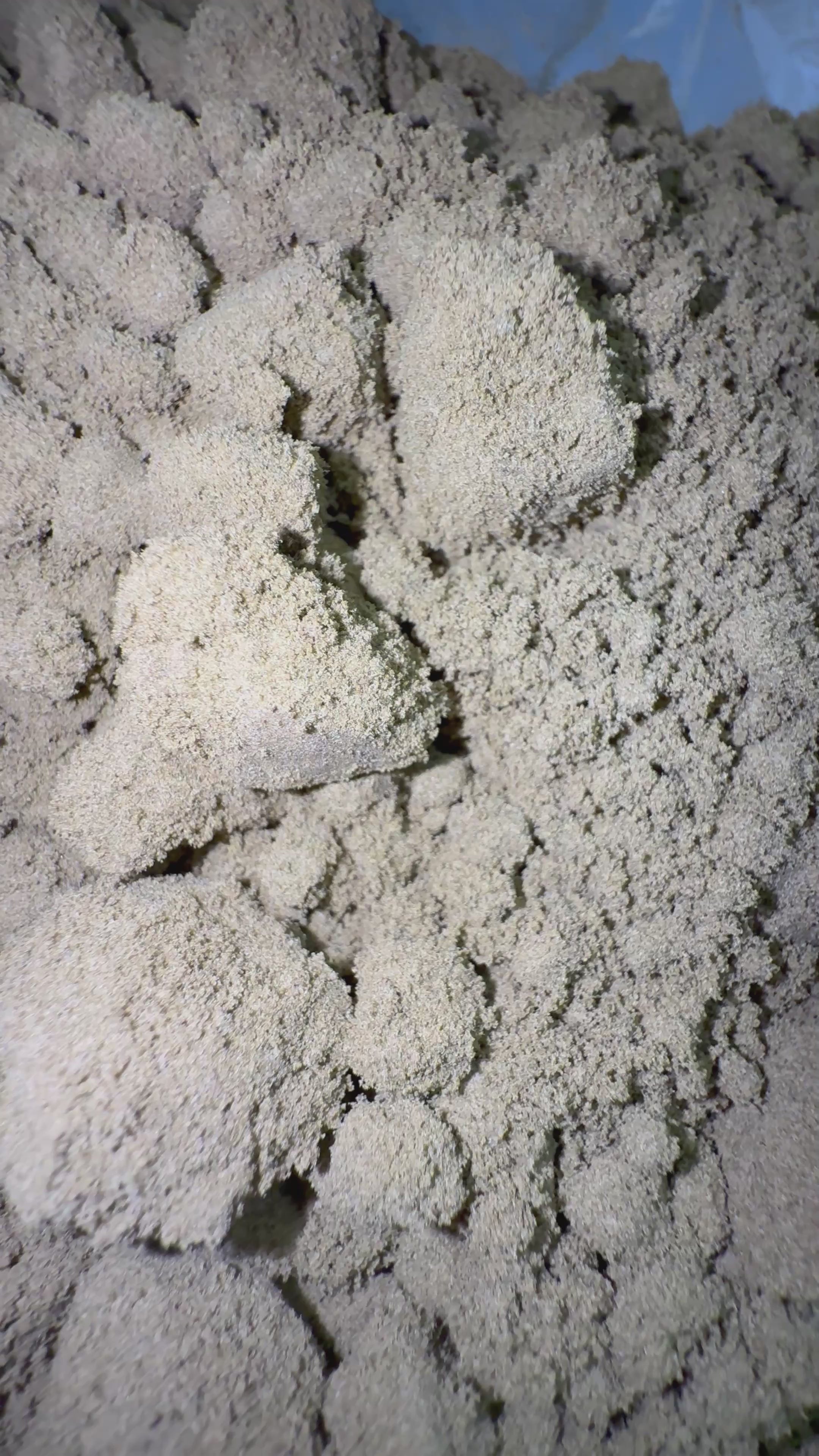 Load video: Premium Kief - Bulk